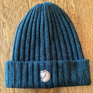 FJALLRAVEN Byron hat thick knit wool hat 100% wool never worn for men or women
